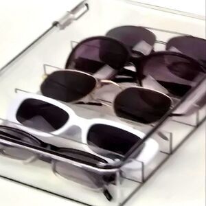 Totally Transparent Eyeglass Organizer
